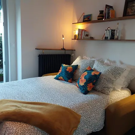 Grand Avec Terrasse A 20 M De La